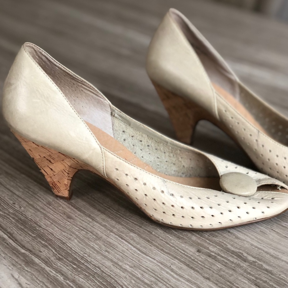 Shoes - Picture 2 of 4